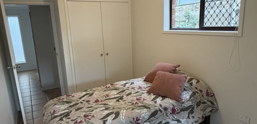 Shared Furnished Duplex Close to Broadwater
