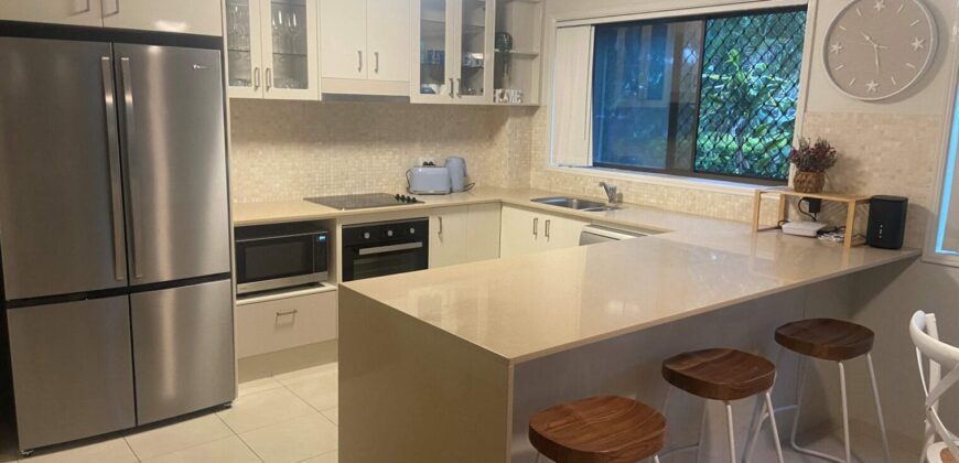 Flat mate to share prime location