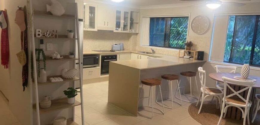 Flat mate to share prime location