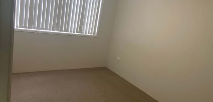 Flat mate to share prime location