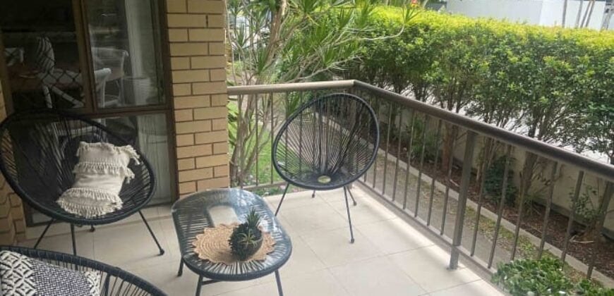 Flat mate to share prime location