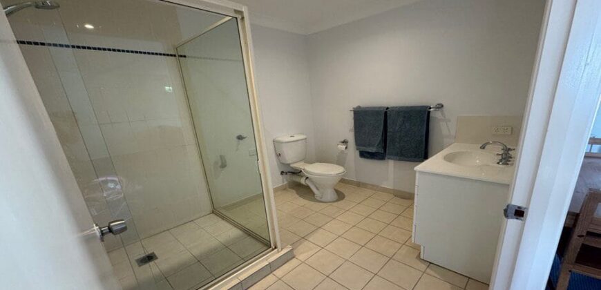 Private Furnished Room in 2 Bedroom Flat 