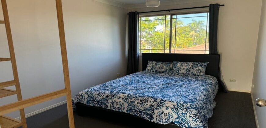 Private Furnished Room in 2 Bedroom Flat 
