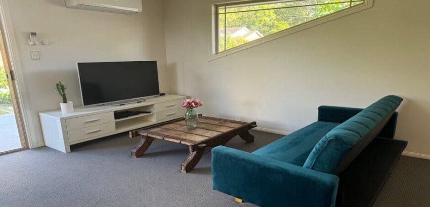 Private Furnished Room in 2 Bedroom Flat 