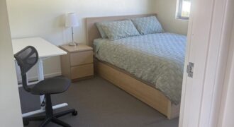 Furnished bedroom in Labrador – Female student