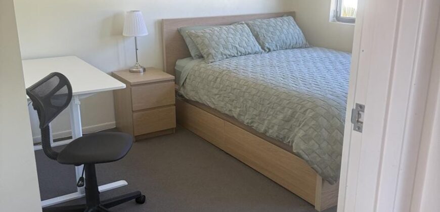 Furnished bedroom in Labrador – Female student