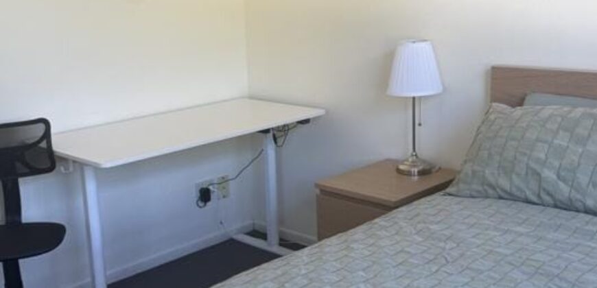 Furnished bedroom in Labrador – Female student