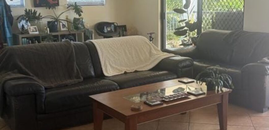Furnished bedroom in Labrador – Female student