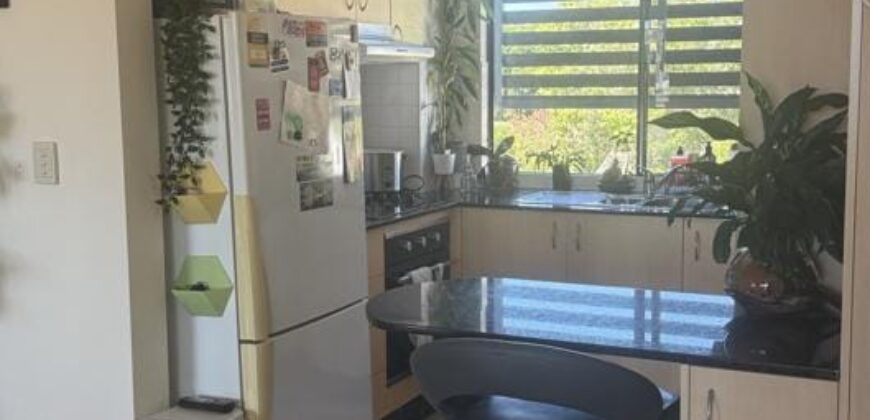 Furnished bedroom in Labrador – Female student