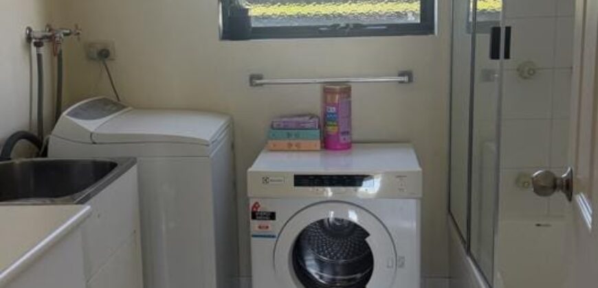 Furnished bedroom in Labrador – Female student