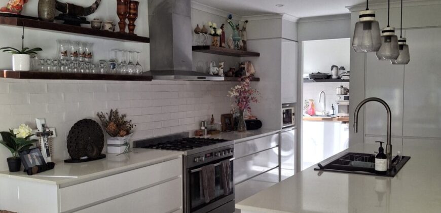 Beautiful House with Four Bedrooms Available