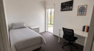 Furnished room in a lovely family home in Carrara