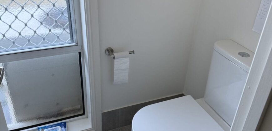 Furnished room in a lovely family home in Carrara