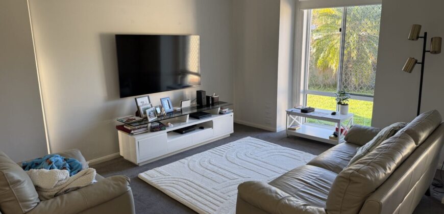 Furnished room in a lovely family home in Carrara