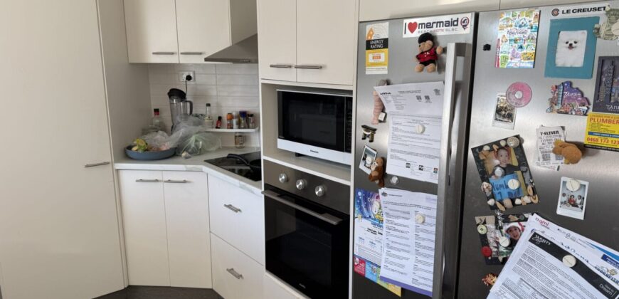Furnished room in a lovely family home in Carrara