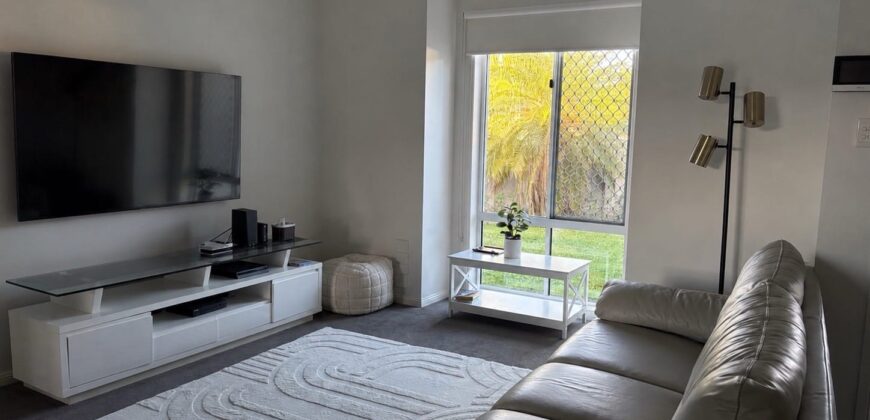 Furnished room in a lovely family home in Carrara