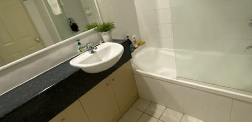 Shared Furnished Town House Hope Island Overlooking Golf Course