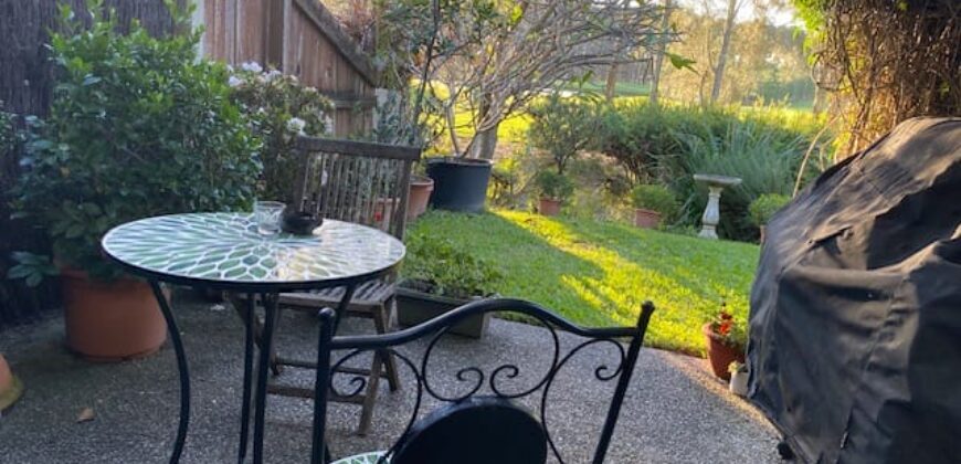 Shared Furnished Town House Hope Island Overlooking Golf Course