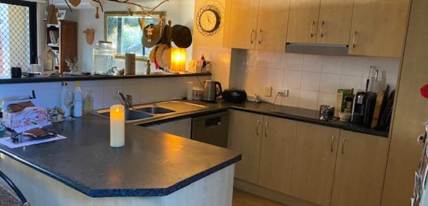 Shared Furnished Town House Hope Island Overlooking Golf Course
