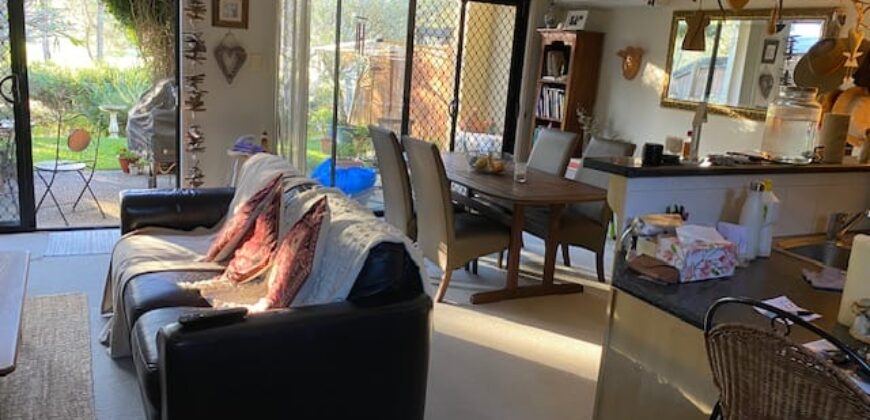 Shared Furnished Town House Hope Island Overlooking Golf Course