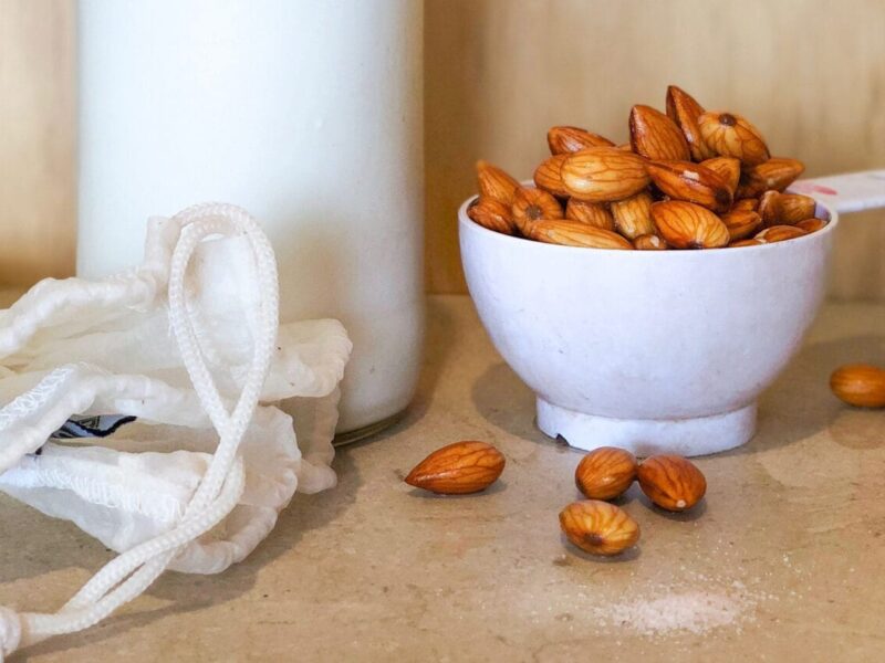 Almond-Milk_webYT